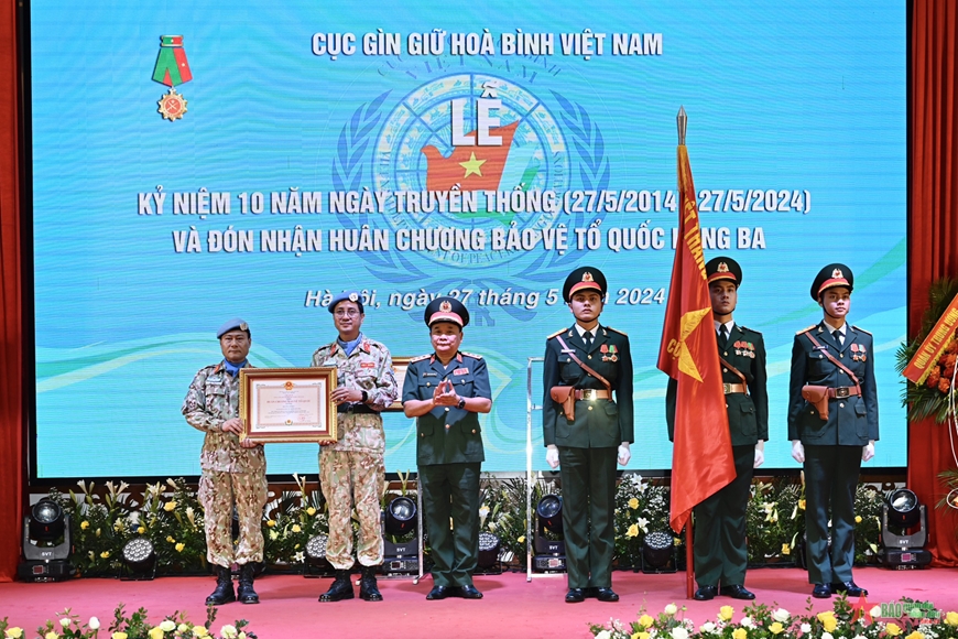 /UploadStore/admin/240527 Ky niem 10 nam VNPKO va nhan HCBVTQ hang 3/06.jpg